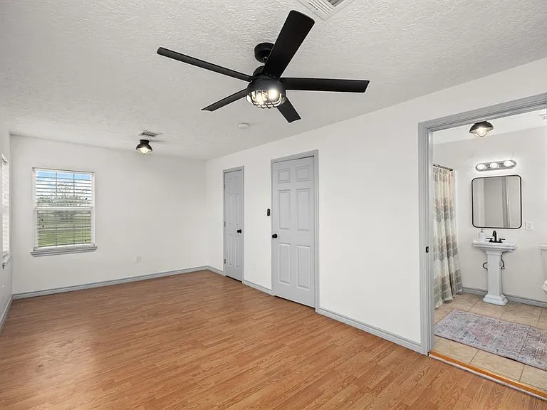 325 E A St — Photo 15