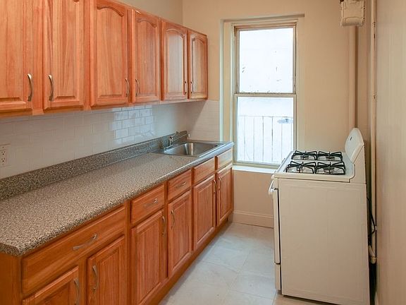 5th image of 944 Aldus St APT 3C