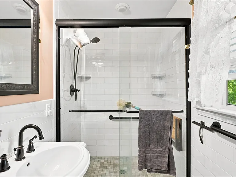 42 Norway Park — Photo 19