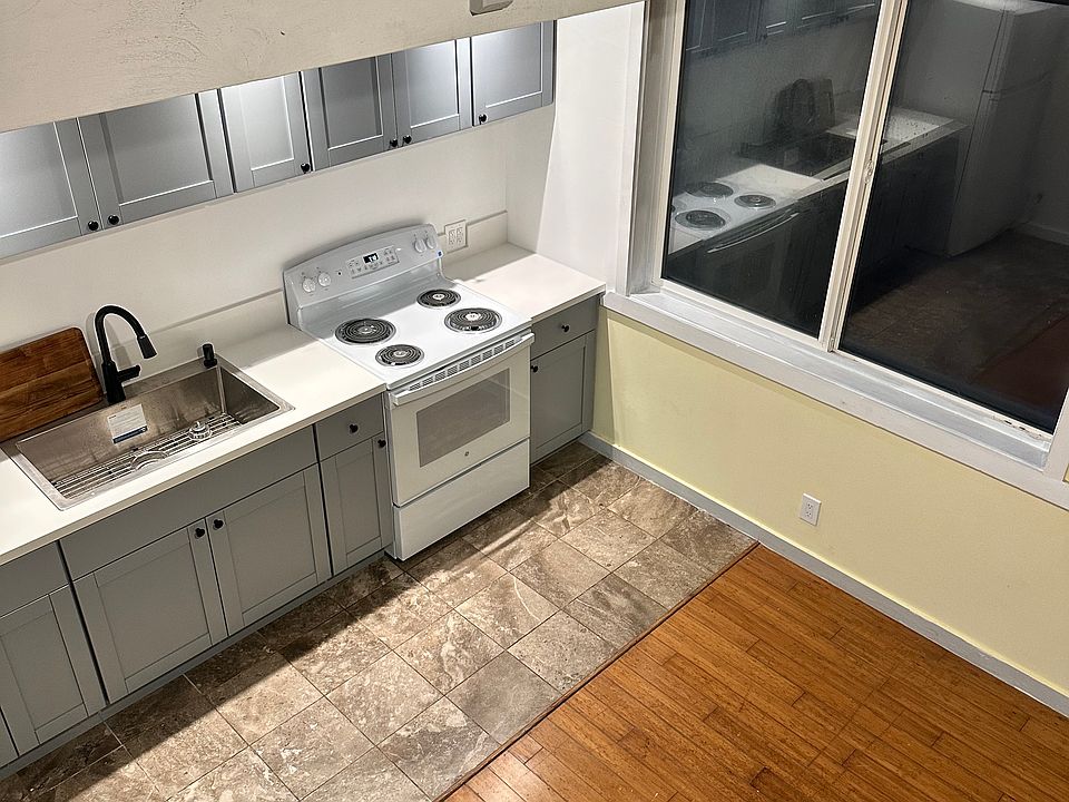 1st image of 390 Kaiuli St