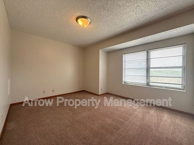 1248 S Jackson St — Photo 11
