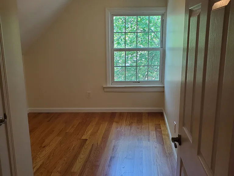 8 Edwards St — Photo 16