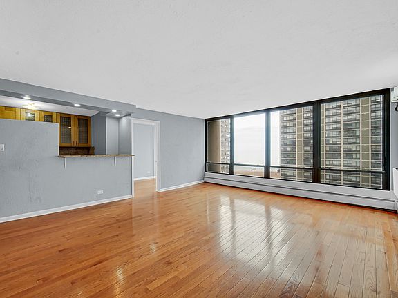 3rd image of 5740 N Sheridan Rd APT 11A
