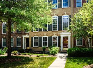 25815 Mews Ter, Chantilly, VA 20152
