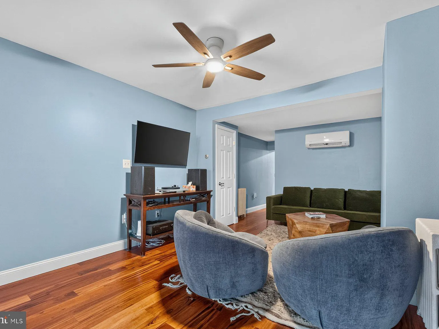 2 bed, 908 sqft, $1,950 — Photo 4