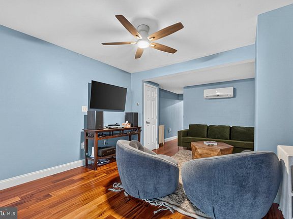 4th image of 1611 Clarkson St