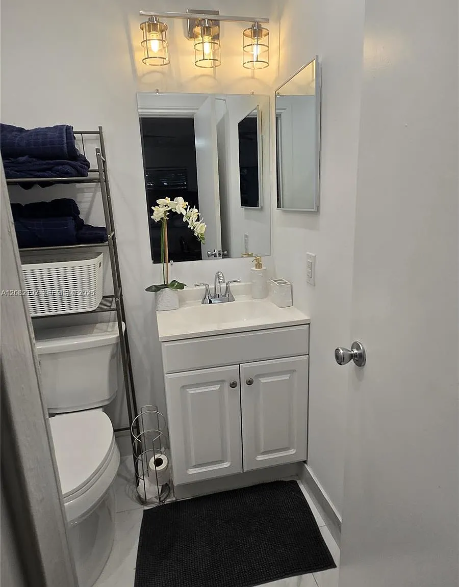 1 bed, 1.0 bath, $1,800 — Photo 3