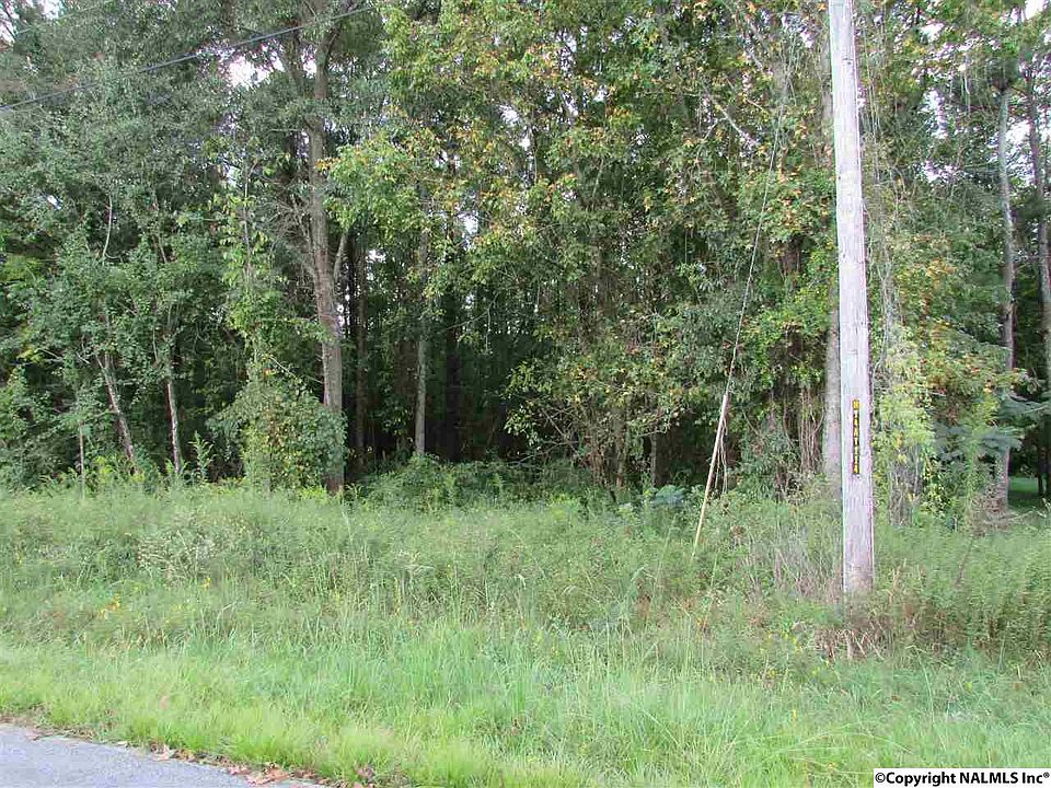 2nd image of W Woodview Dr