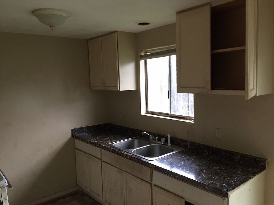 2nd image of 707 Astor St