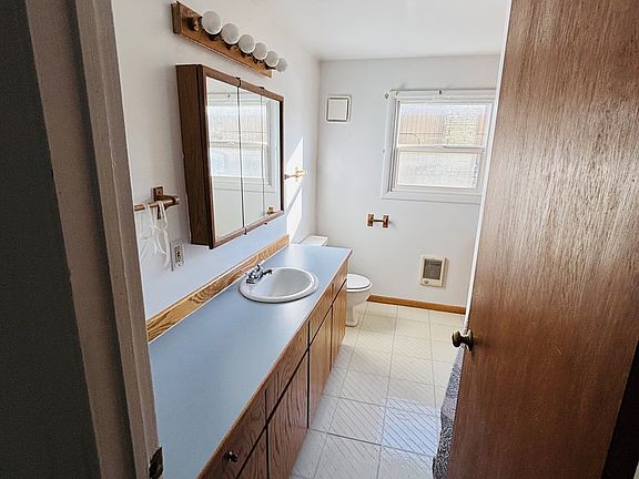 3rd image of 3800 E St