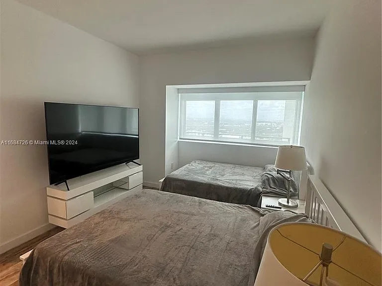 650 NE 32nd St #4205 — Photo 5