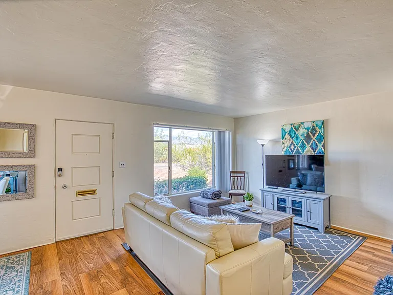 1516 E Spring St — Photo 5