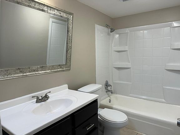 5th image of 15 Brandywine Sq #11