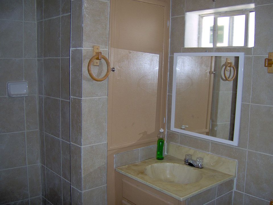 2nd image of 712 S 9th St