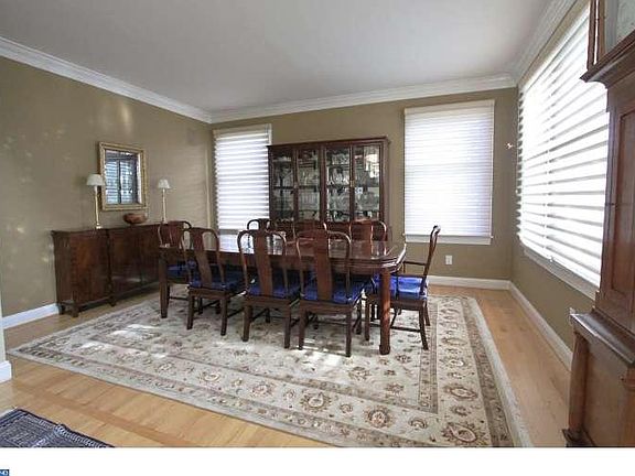 3rd image of 125 Paoli Park