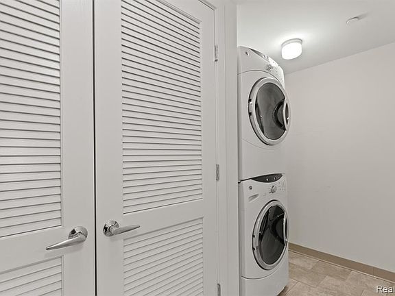 4th image of 1135 Shelby St #7/2405
