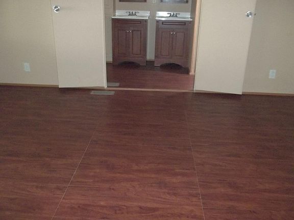 3rd image of 154 Stagecoach Cir