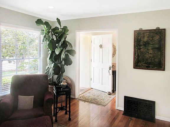 4th image of 306 Argonne Cir