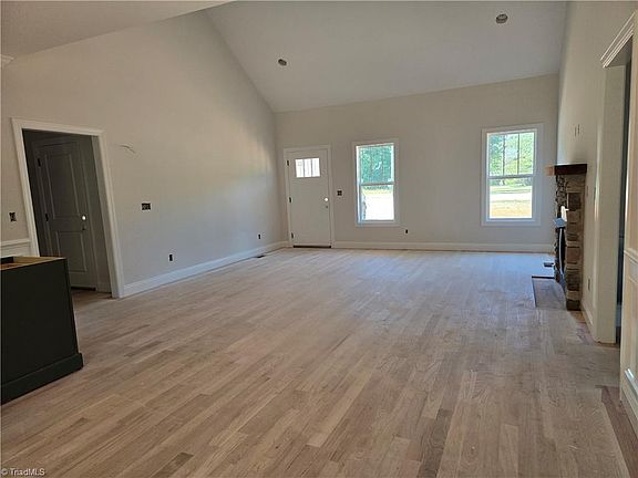 5th image of 2850 Leonard Rd