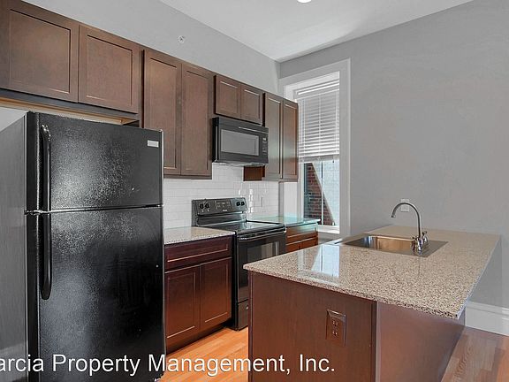 4th image of 902 Barton St #2F