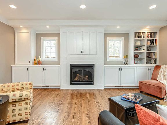 3rd image of 1013 Floral Ave SE