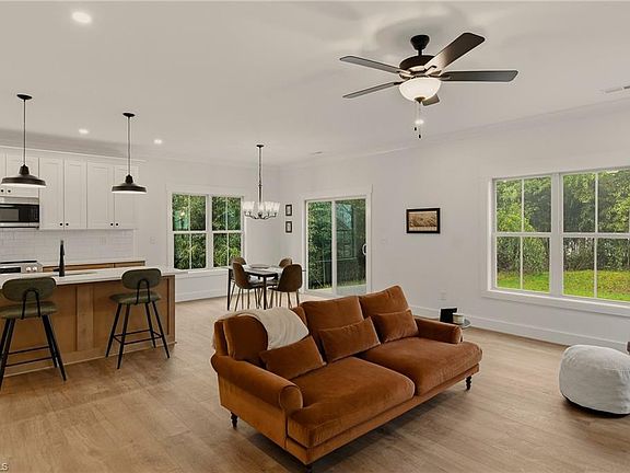 5th image of 824 Vandar Dr