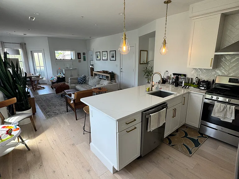 197 Vine St #2 — Photo 8