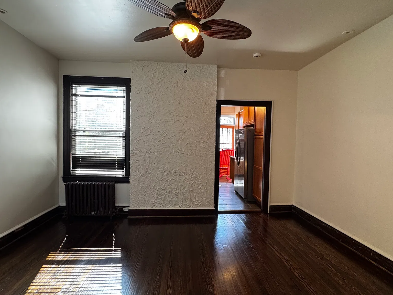 3 bed, 1387 sqft, $4,200 — Photo 2