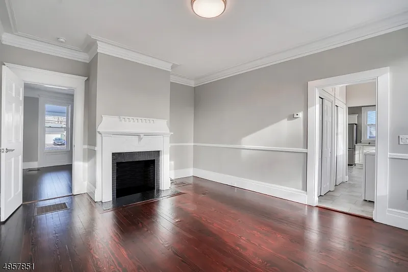 2 bed, 1.0 bath, $3,000 — Photo 2
