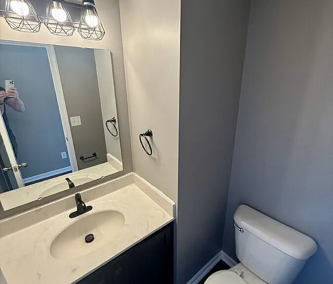 881 Warrington Ave — Photo 16
