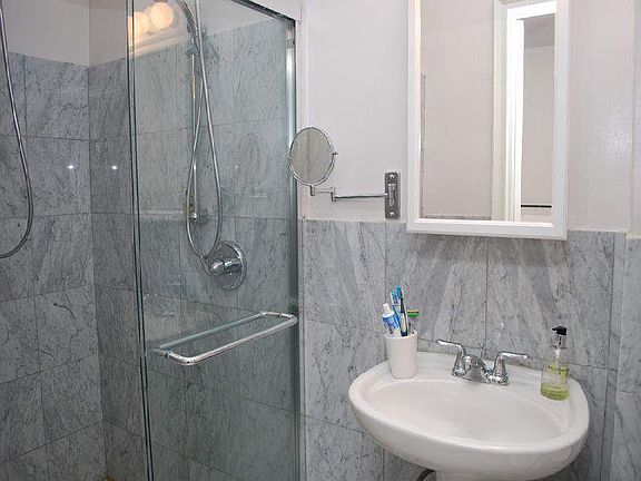 4th image of 415 E 84th St APT 8