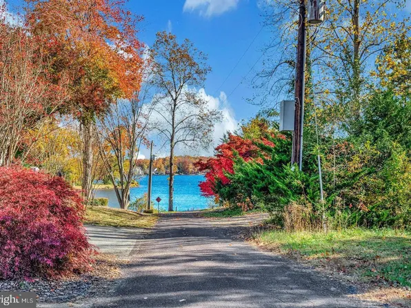 219 Cornwallis Ave, Locust Grove, VA 22508