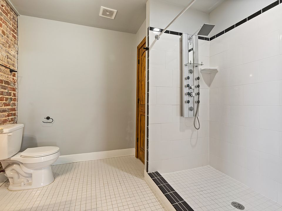 2nd image of 558 Saint Francis St #2E