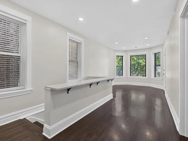 3023 W Wellington Ave — Photo 16