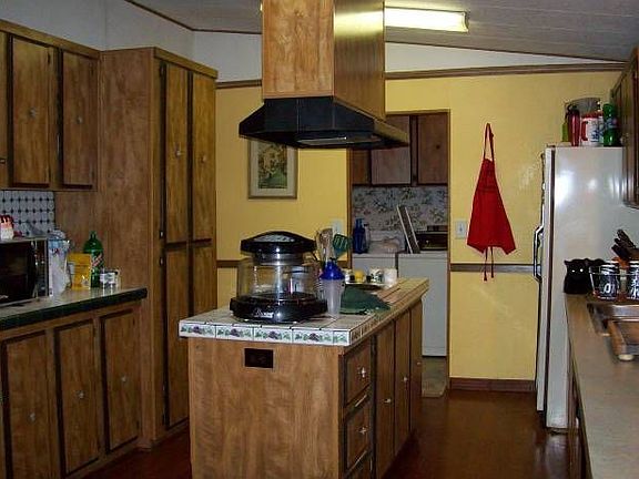 2nd image of 2864 Bay Ave