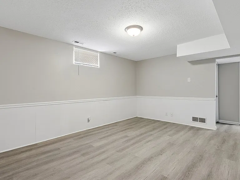 ReNew on Blues Apartments & Townhomes — Photo 13
