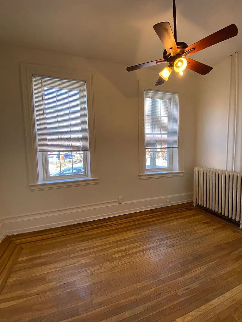 136 E Walnut St — Photo 2