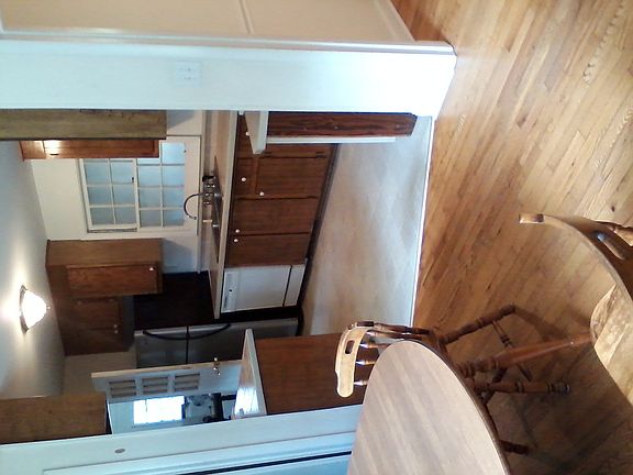 dining room to kitchen