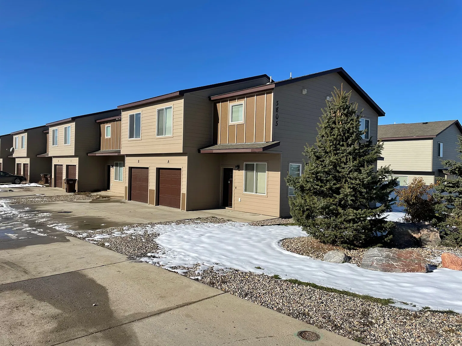 Roomy 3br/2.5ba With 1 Car Attached Garage! — Photo 1