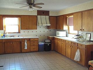 2nd image of 840 44th St