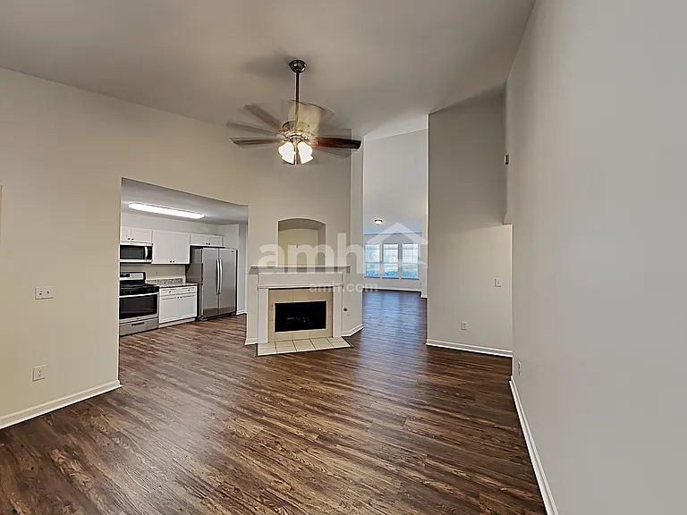 39 Camden Way — Photo 3