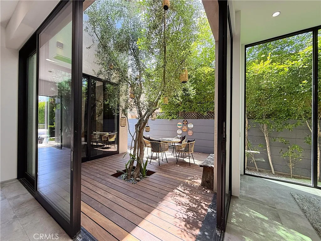 5 bed, 4567 sqft, $42,000 — Photo 1