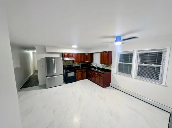 9125 Sahler Ave #2W, Brookfield, IL 60513