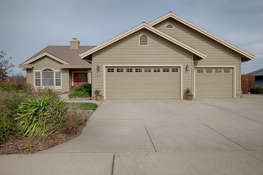 1st image of 2235 Cumberland Dr