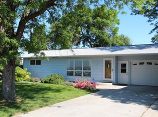 618 W 10th St, Winner, SD 57580