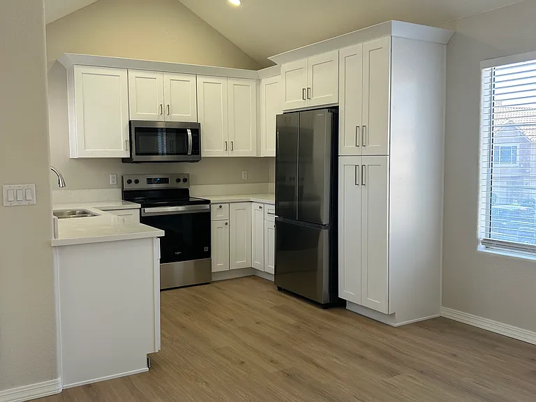 1633 E Lakeside Dr #136 — Photo 5