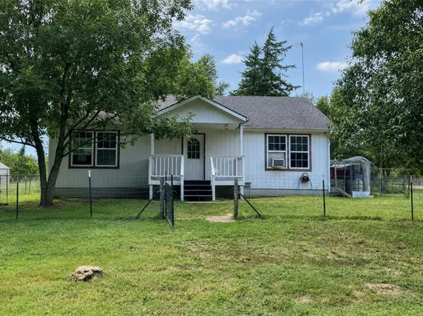323 N Wall St, Blairstown, MO 64726