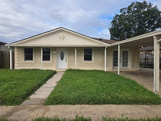 4 bed, 2.0 bath, 1460 sqft, $2,000 — Photo 1