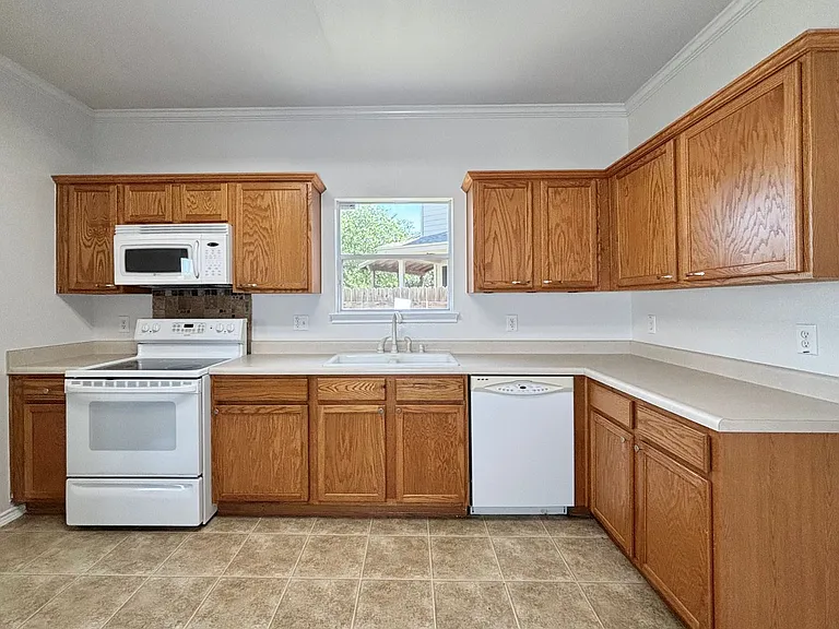 9130 Feather Blf — Photo 4