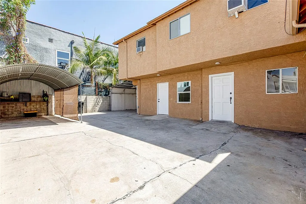 4 bed, 2.5 bath, 1400 sqft, $4,300 — Photo 3